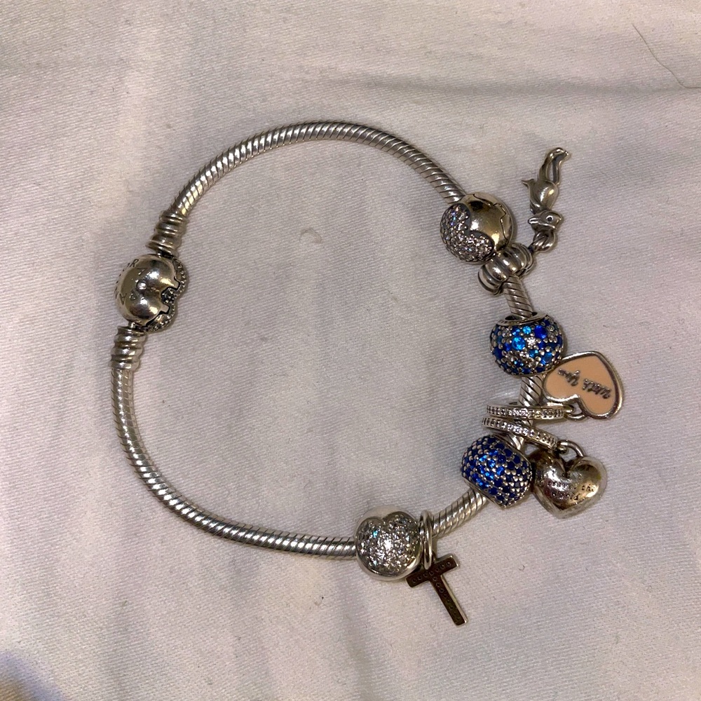 PANDORA bracelet with 8 charms